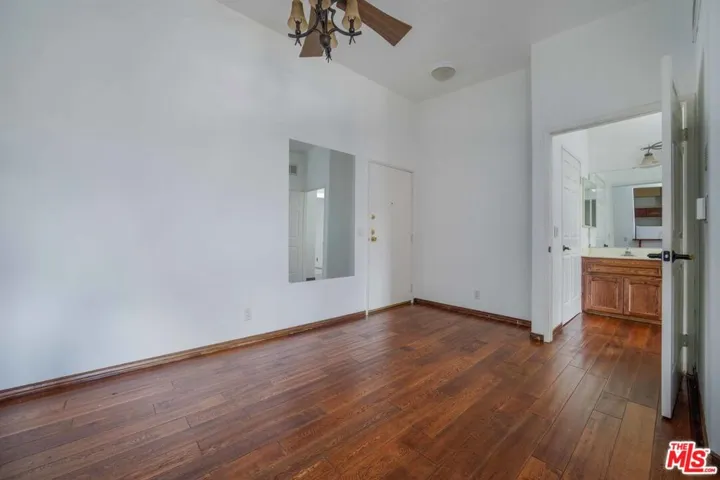 15455 Sherman Way 18, Van Nuys, California 91406