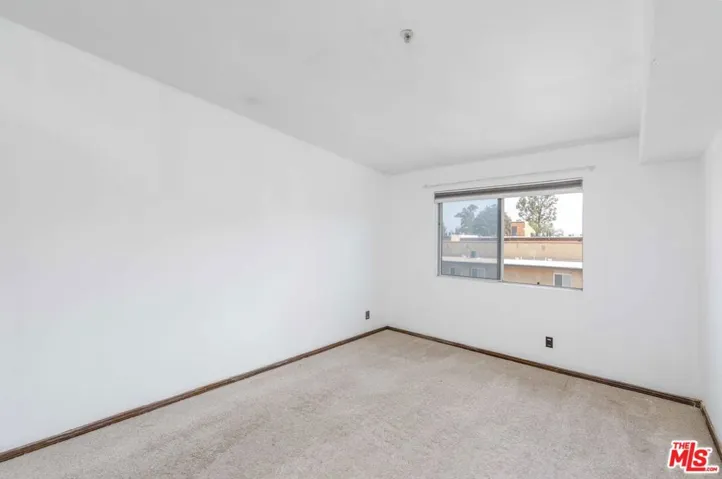 15455 Sherman Way 18, Van Nuys, California 91406