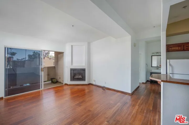 15455 Sherman Way 18, Van Nuys, California 91406