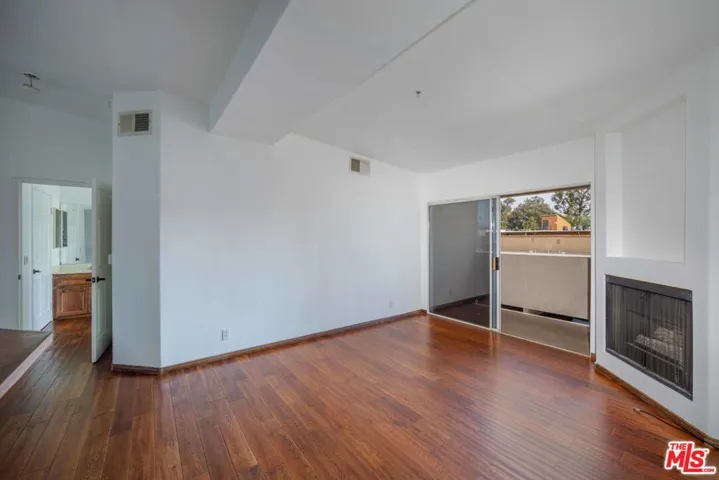 15455 Sherman Way 18, Van Nuys, California 91406