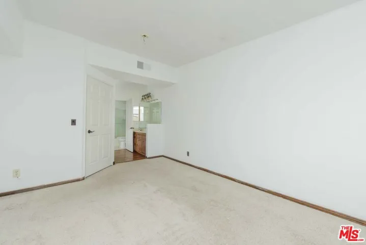 15455 Sherman Way 18, Van Nuys, California 91406