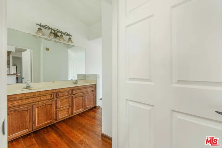 15455 Sherman Way 18, Van Nuys, California 91406