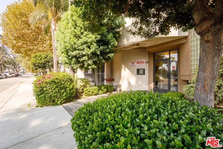 15455 Sherman Way 18, Van Nuys, California 91406