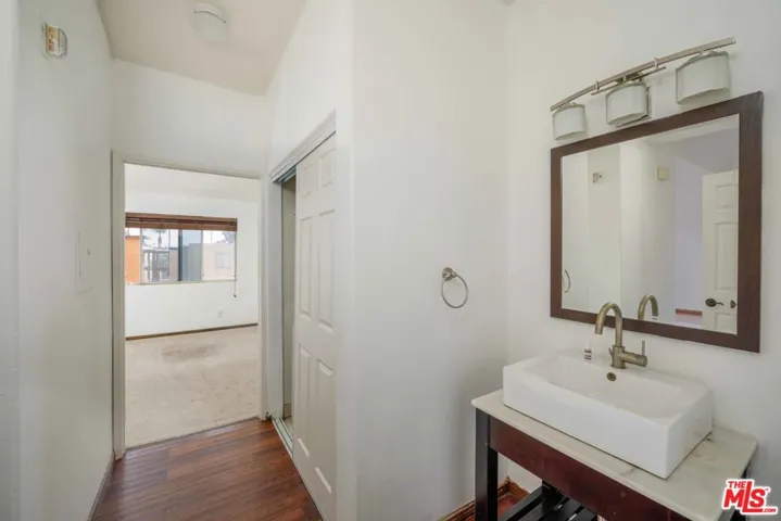 15455 Sherman Way 18, Van Nuys, California 91406