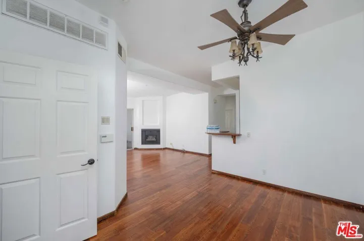15455 Sherman Way 18, Van Nuys, California 91406
