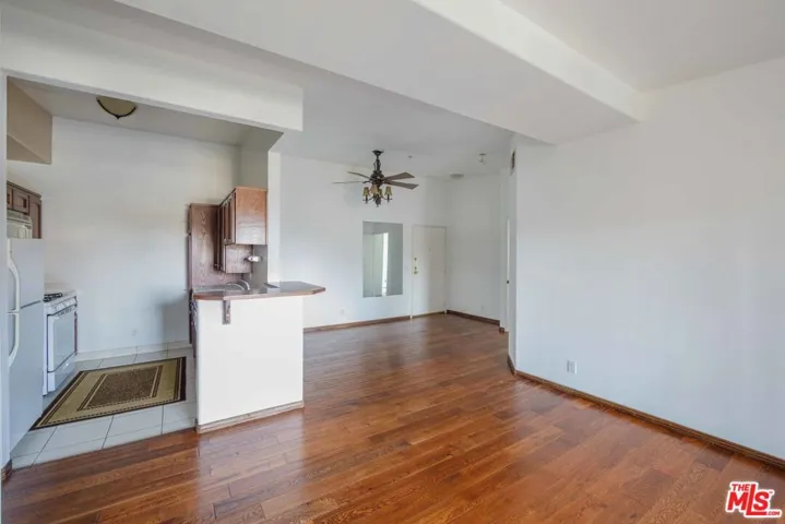 15455 Sherman Way 18, Van Nuys, California 91406