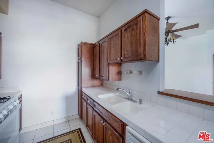 15455 Sherman Way 18, Van Nuys, California 91406
