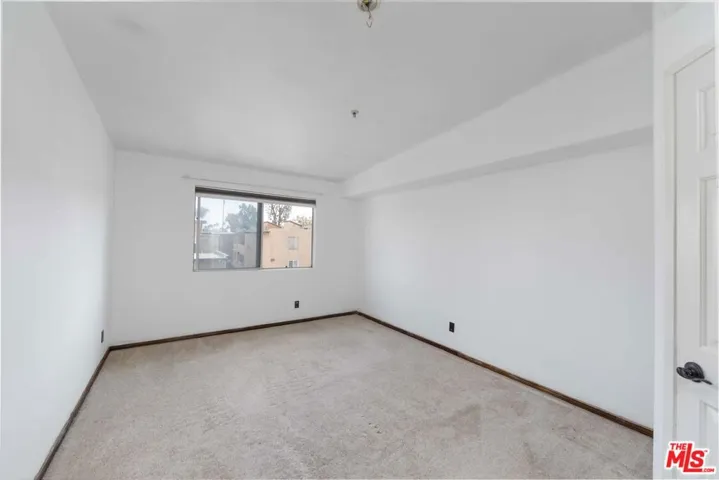 15455 Sherman Way 18, Van Nuys, California 91406