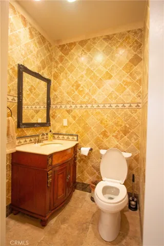 Guest Bath.