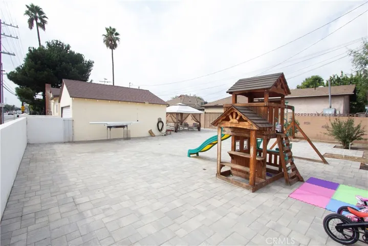 7602 Radford Avenue, North Hollywood, California 91605