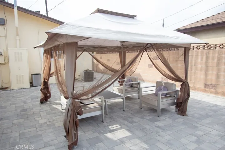 7602 Radford Avenue, North Hollywood, California 91605