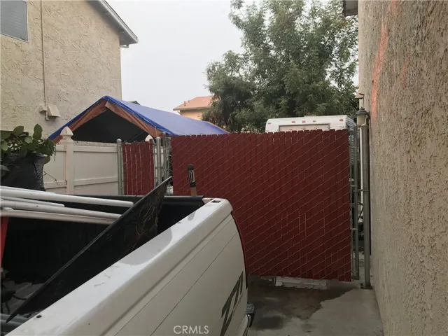 side rv parking and gate