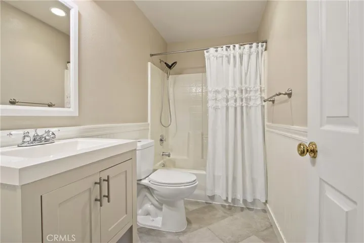 2nd Bath Room