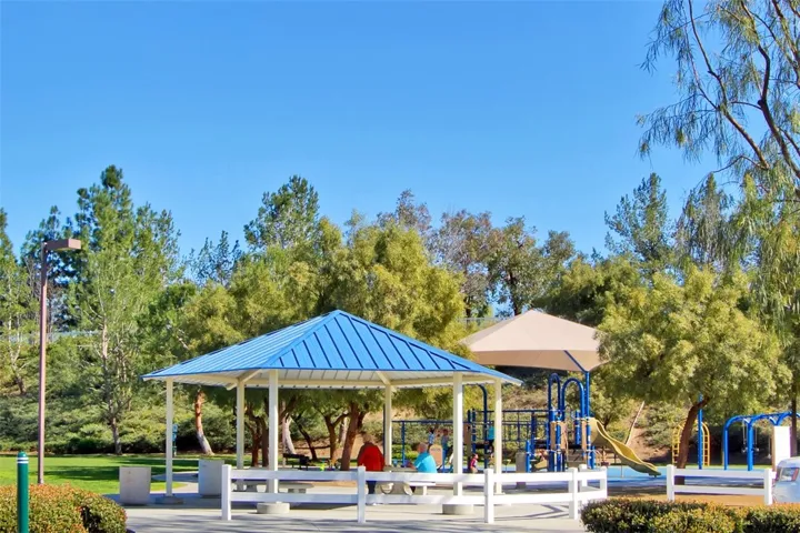 Nearby Gunther Willows Park playground