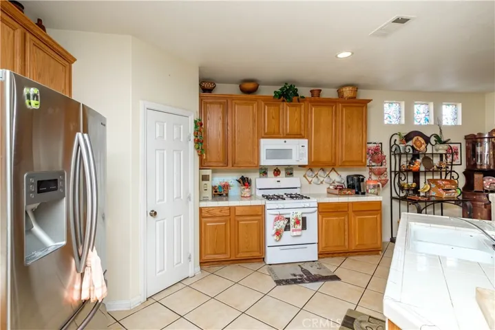 2220 Ruby Drive, Barstow, California 92311