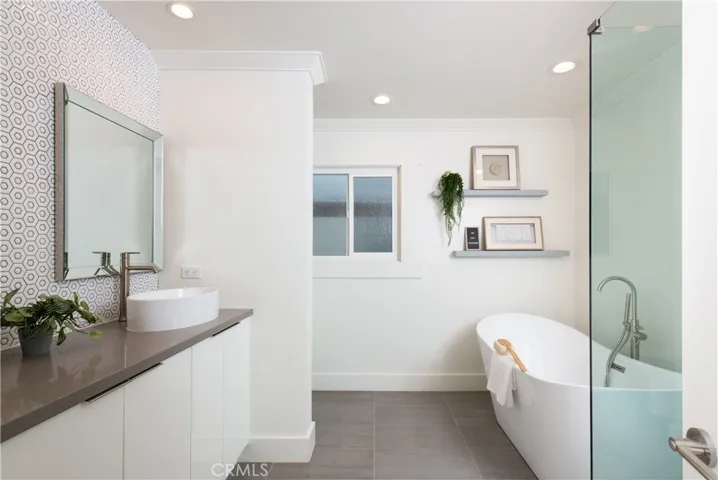 727 Kendall Drive, Laguna Beach, California 92651