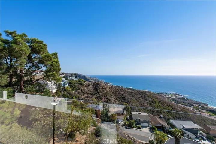727 Kendall Drive, Laguna Beach, California 92651