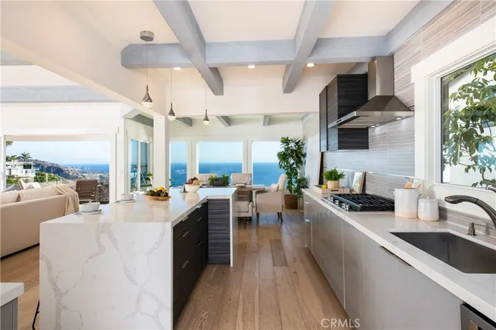 727 Kendall Drive, Laguna Beach, California 92651