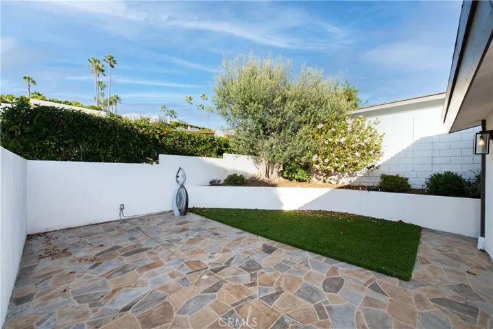 727 Kendall Drive, Laguna Beach, California 92651