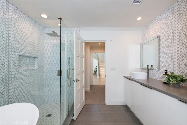 727 Kendall Drive, Laguna Beach, California 92651