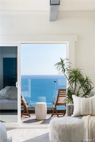 727 Kendall Drive, Laguna Beach, California 92651