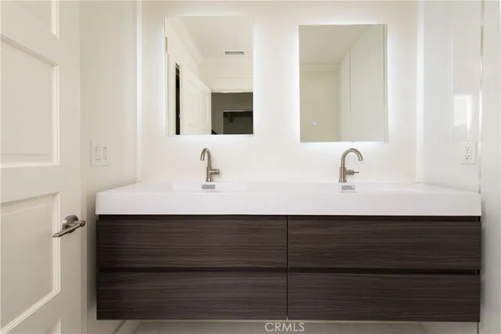 727 Kendall Drive, Laguna Beach, California 92651