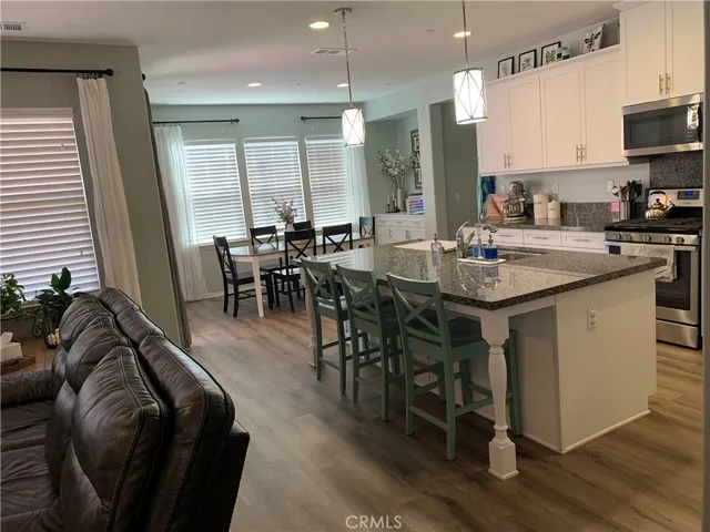 Family to Kitchen