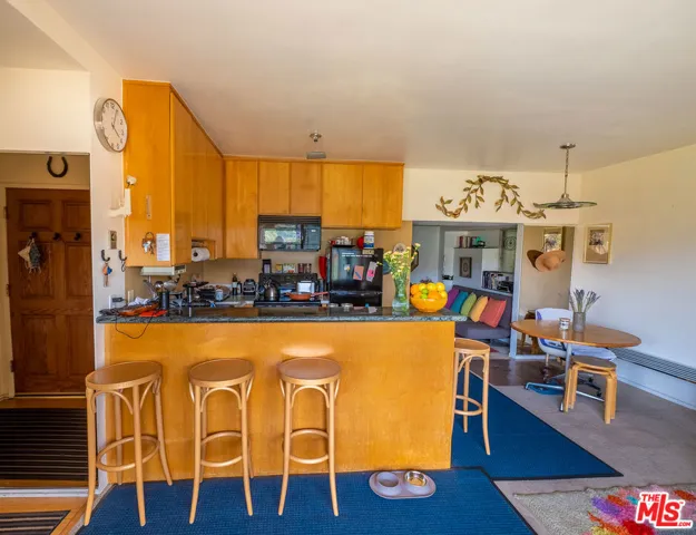 Dwnstr.Kitch, Dining
