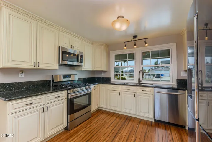 1892 Hanley Ave Simi Valley CA 93065 USA
