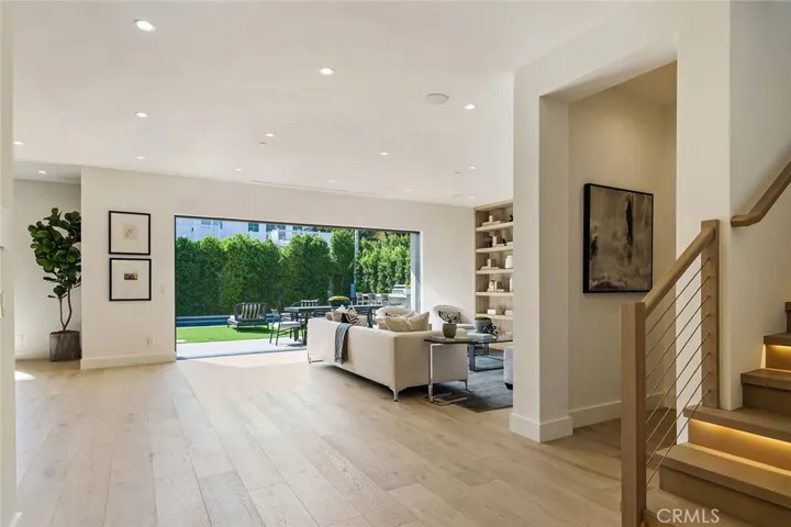 4257 Denny Avenue, Toluca Lake, California 91602