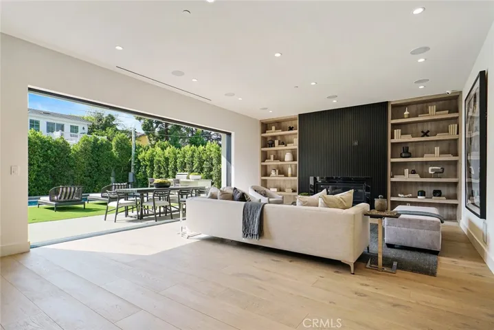 4257 Denny Avenue, Toluca Lake, California 91602