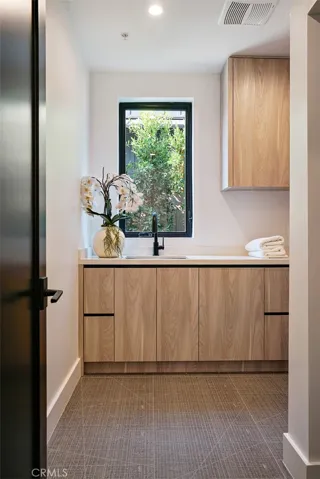 4257 Denny Avenue, Toluca Lake, California 91602