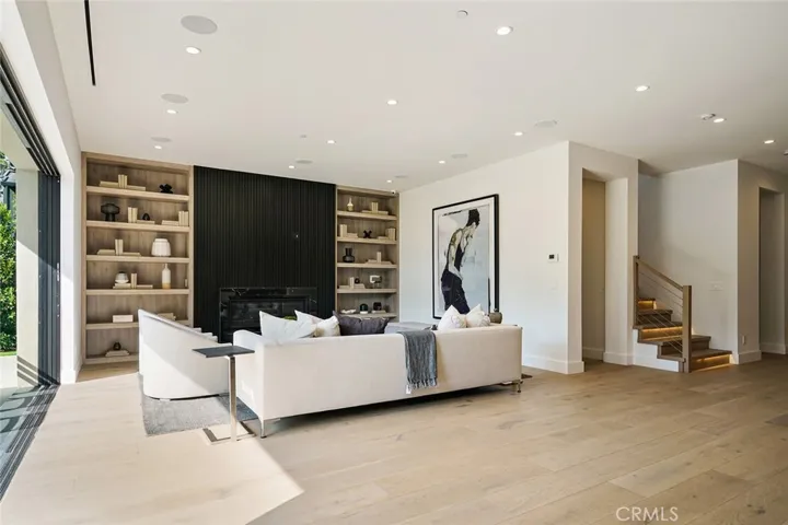 4257 Denny Avenue, Toluca Lake, California 91602