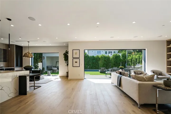 4257 Denny Avenue, Toluca Lake, California 91602