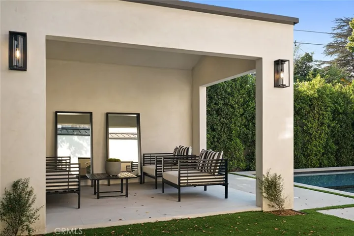 4257 Denny Avenue, Toluca Lake, California 91602
