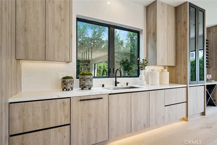 4257 Denny Avenue, Toluca Lake, California 91602