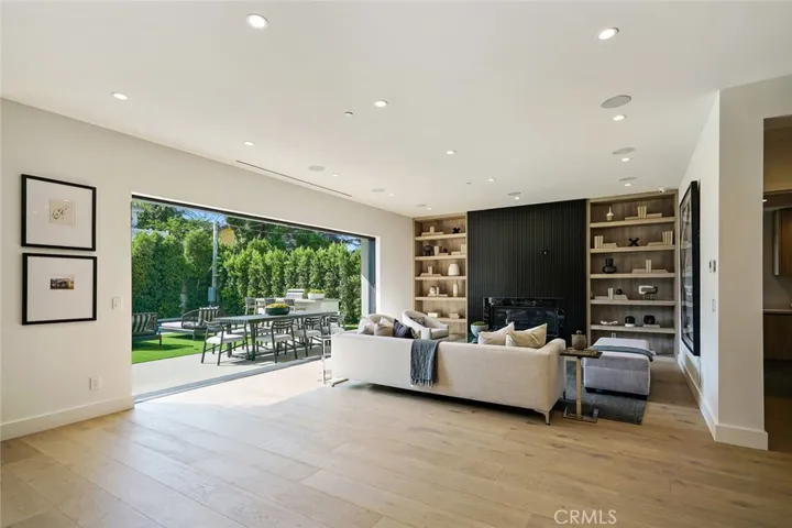 4257 Denny Avenue, Toluca Lake, California 91602