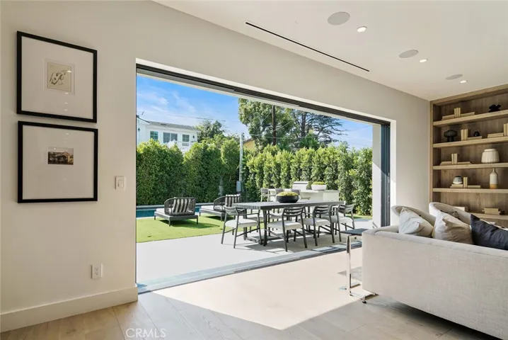 4257 Denny Avenue, Toluca Lake, California 91602