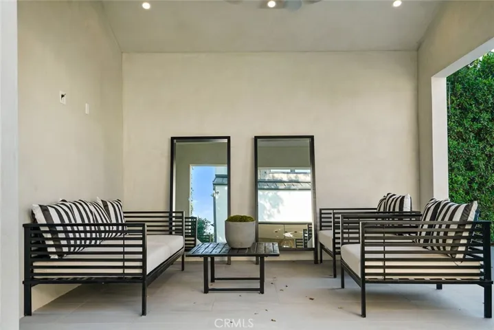 4257 Denny Avenue, Toluca Lake, California 91602
