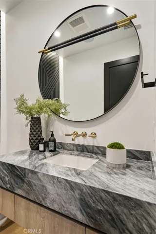 4257 Denny Avenue, Toluca Lake, California 91602
