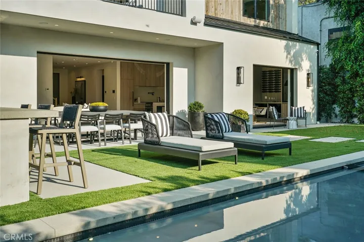 4257 Denny Avenue, Toluca Lake, California 91602