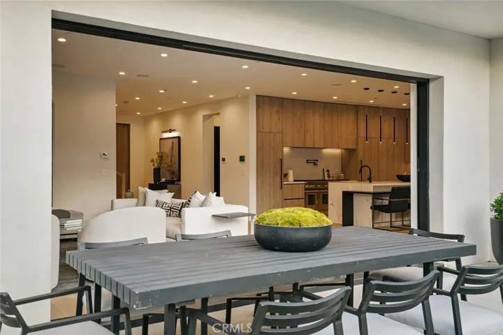4257 Denny Avenue, Toluca Lake, California 91602