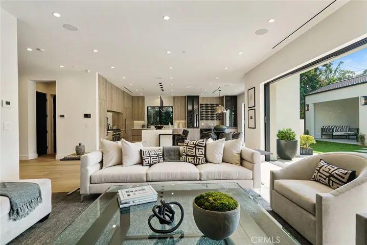 4257 Denny Avenue, Toluca Lake, California 91602