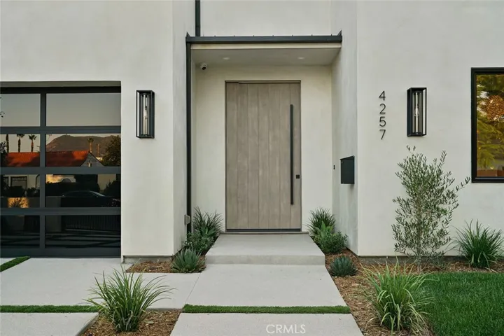 4257 Denny Avenue, Toluca Lake, California 91602