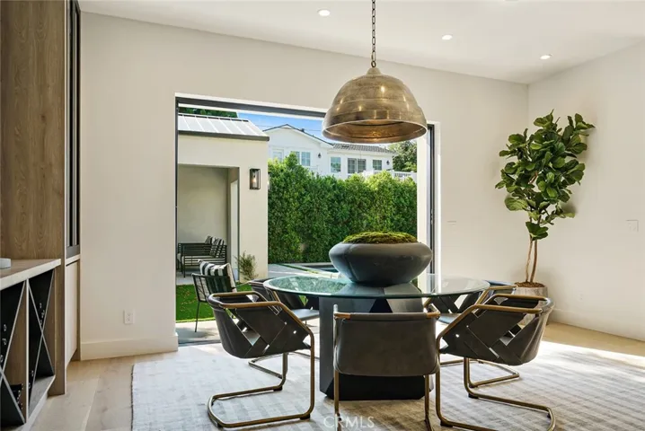 4257 Denny Avenue, Toluca Lake, California 91602