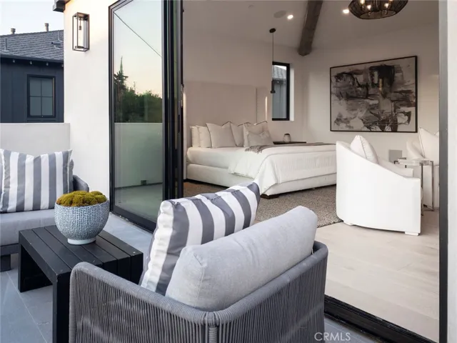 4257 Denny Avenue, Toluca Lake, California 91602