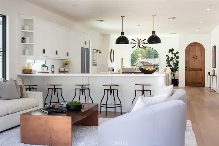 1141 S Curson Avenue, Los Angeles, California 90019