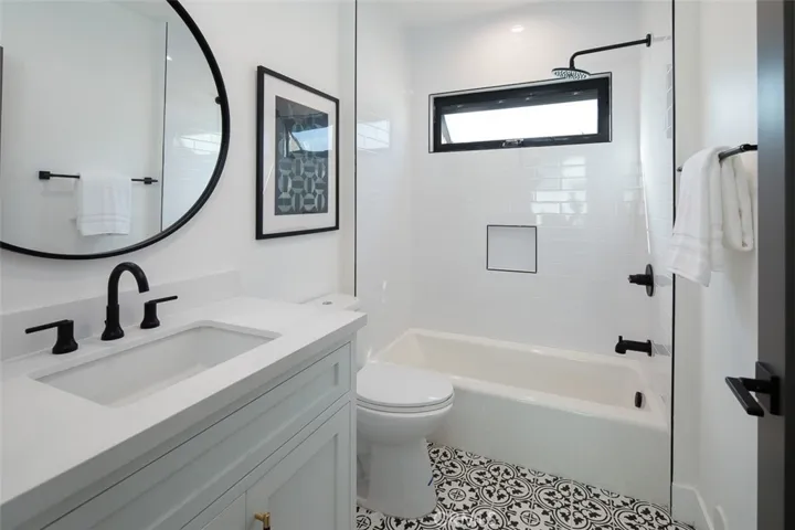 1141 S Curson Avenue, Los Angeles, California 90019