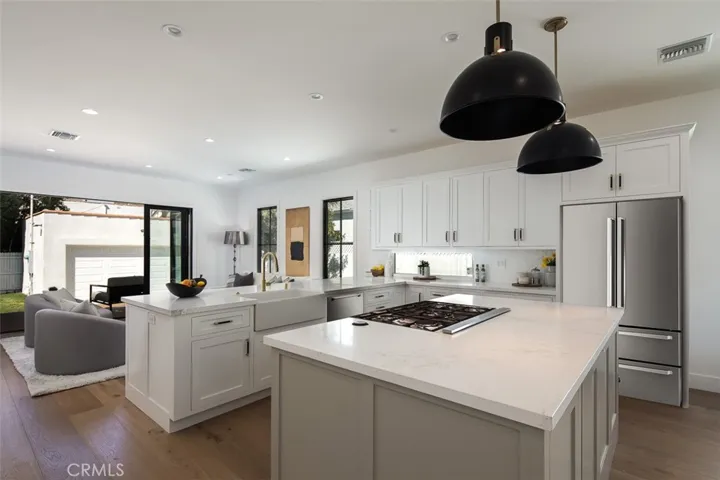 1141 S Curson Avenue, Los Angeles, California 90019