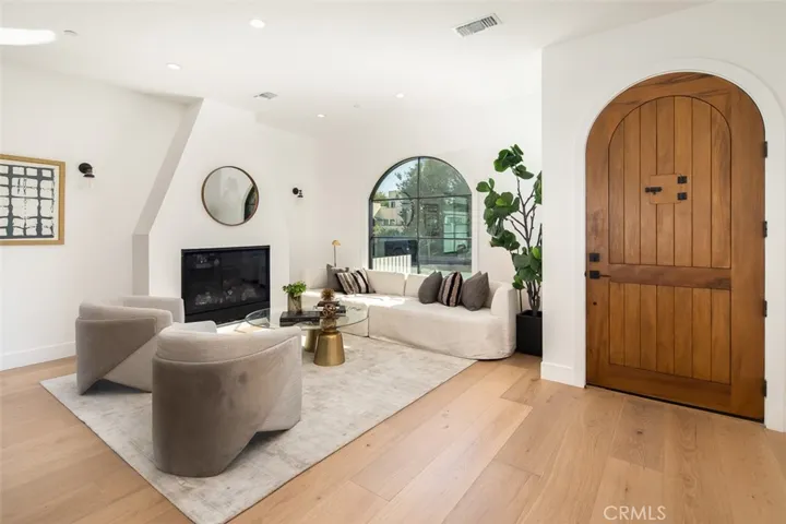 1141 S Curson Avenue, Los Angeles, California 90019